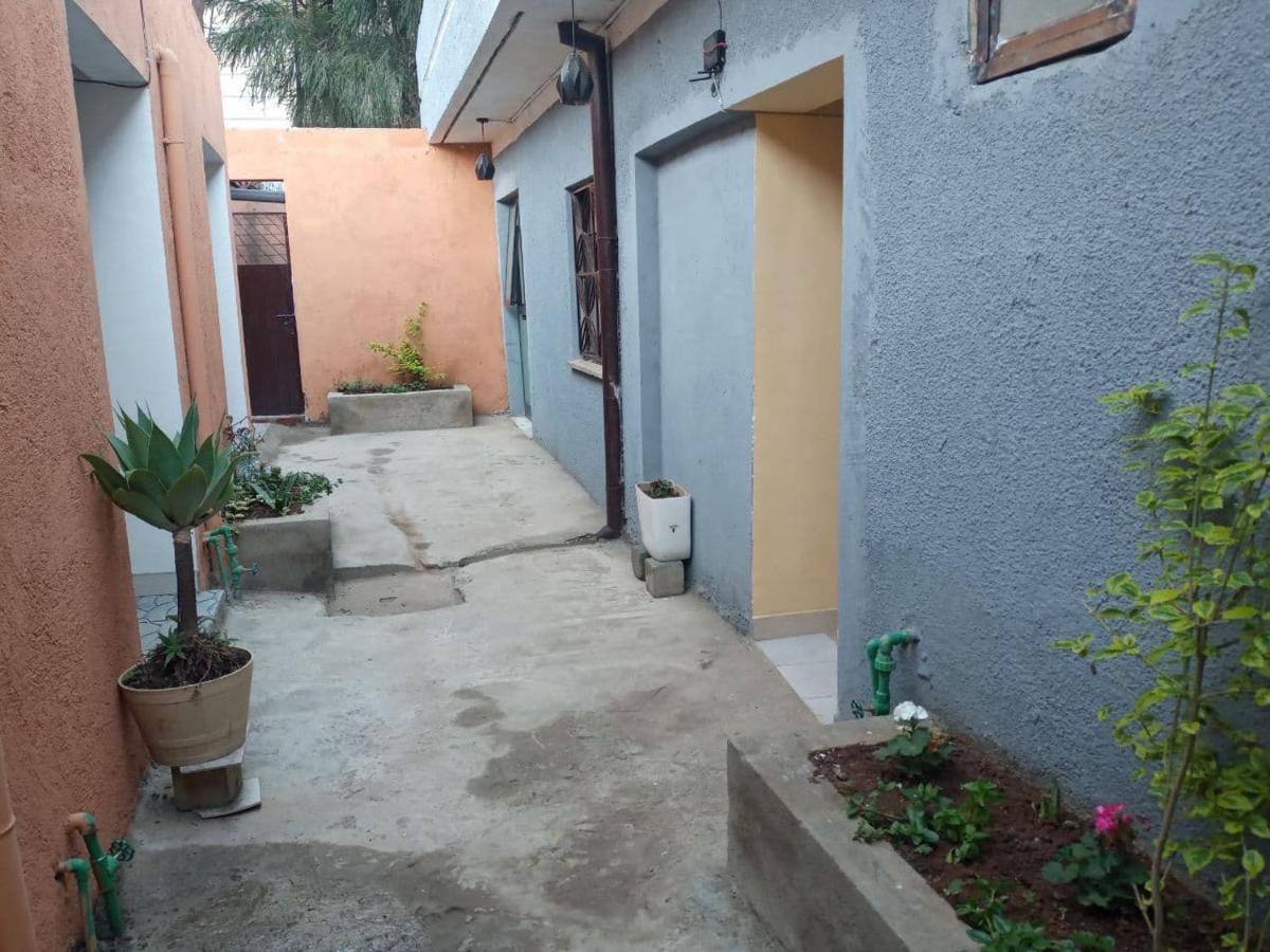 Lucy Guest House Addis Abeba Exterior foto